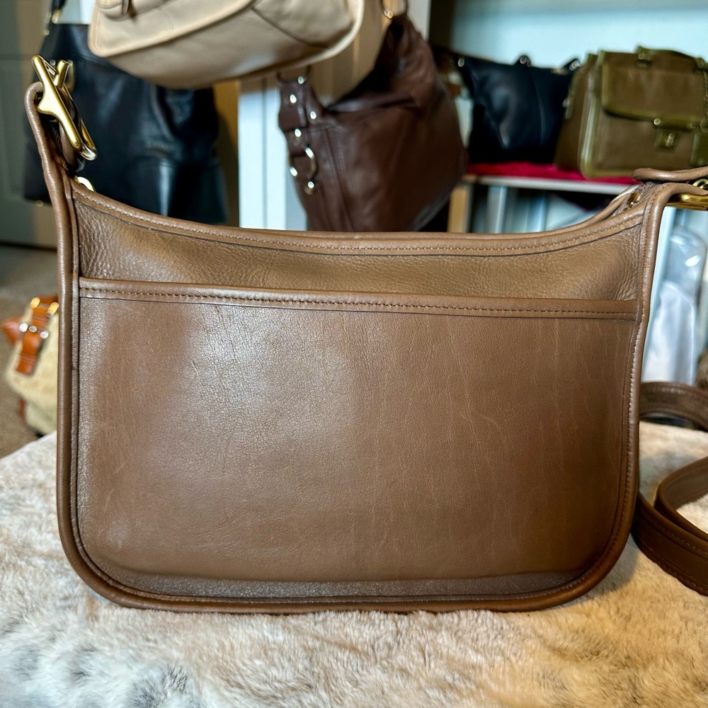 VTG Coach Patricia in TAUPE! PRISTINE CONDITION - Picture 12 of 16
